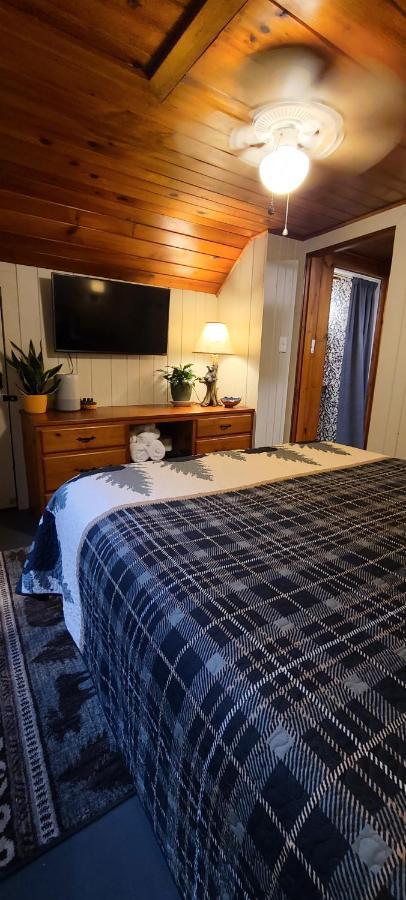 ホテル Riverside Retreat ヘンダーソンビル エクステリア 写真